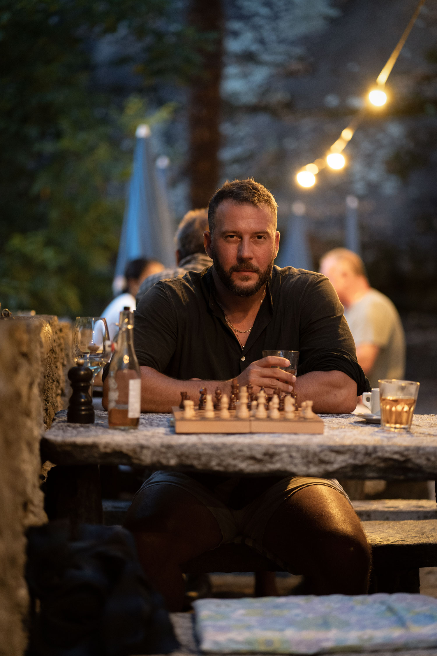 schach Fotografie von Mann am Schach spielen